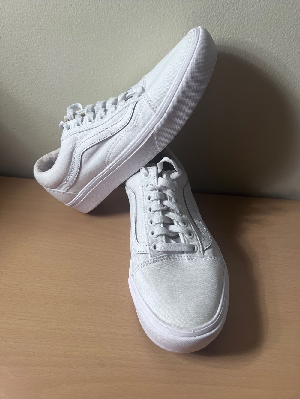 Vans ComfyCush Old Skool Unisex White Shoes Size Mens 7.5 Women’s 9